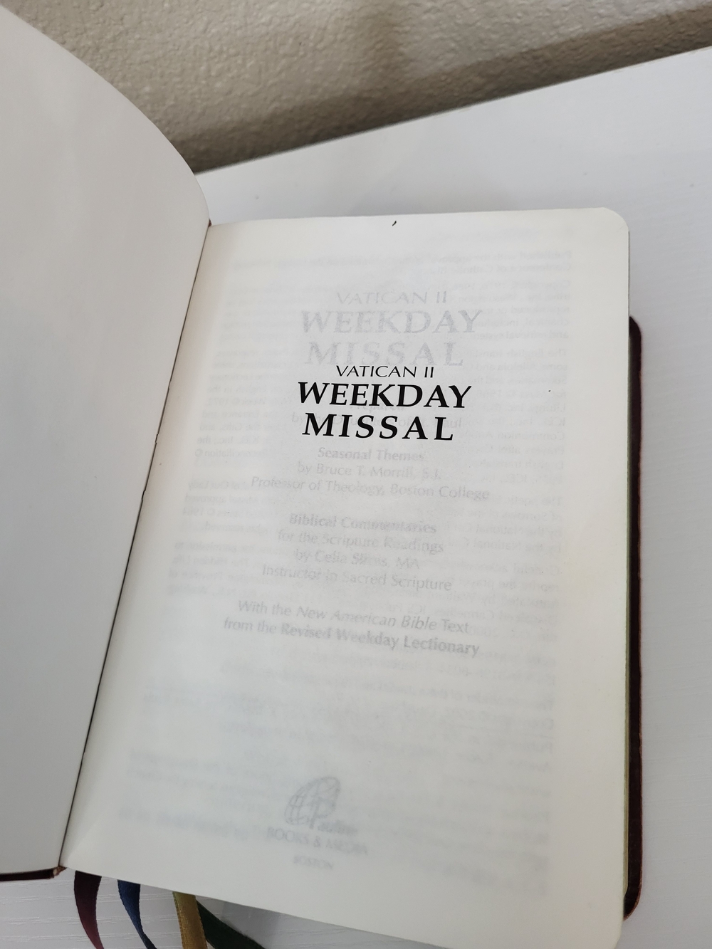 Vatican II Weekday Missal - Burgundy with Gold Stamping - Picture 6 of 7